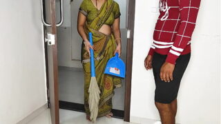 indian hoyt chubby housemaid banged hard by her young boos